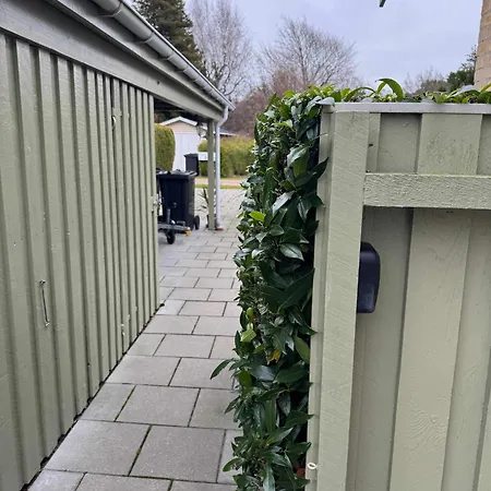 Summerhouse In * ליסליה